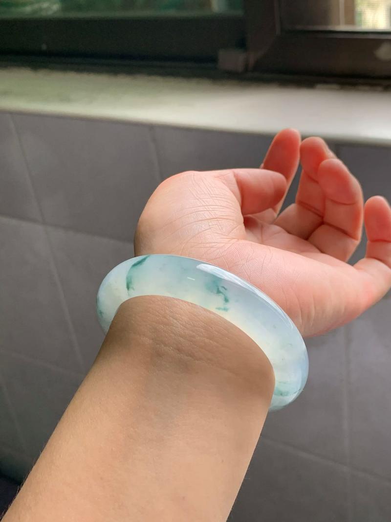 珠宝定制:让爱情在指尖绽放